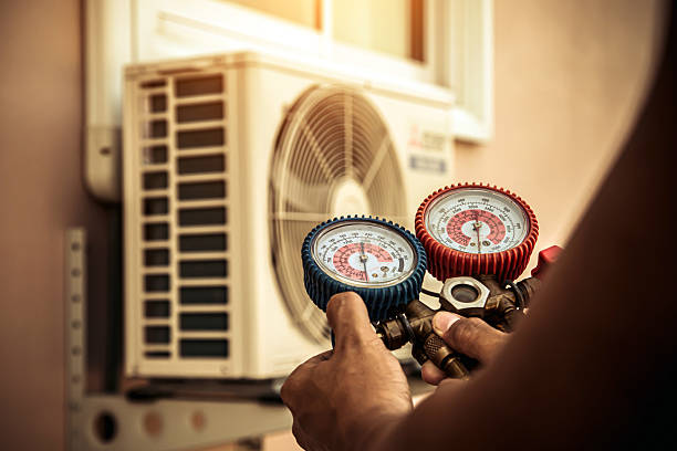 Professional Hvac Repair technician working in Hampshire, IL